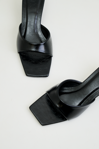  Eloa Heels in Black 