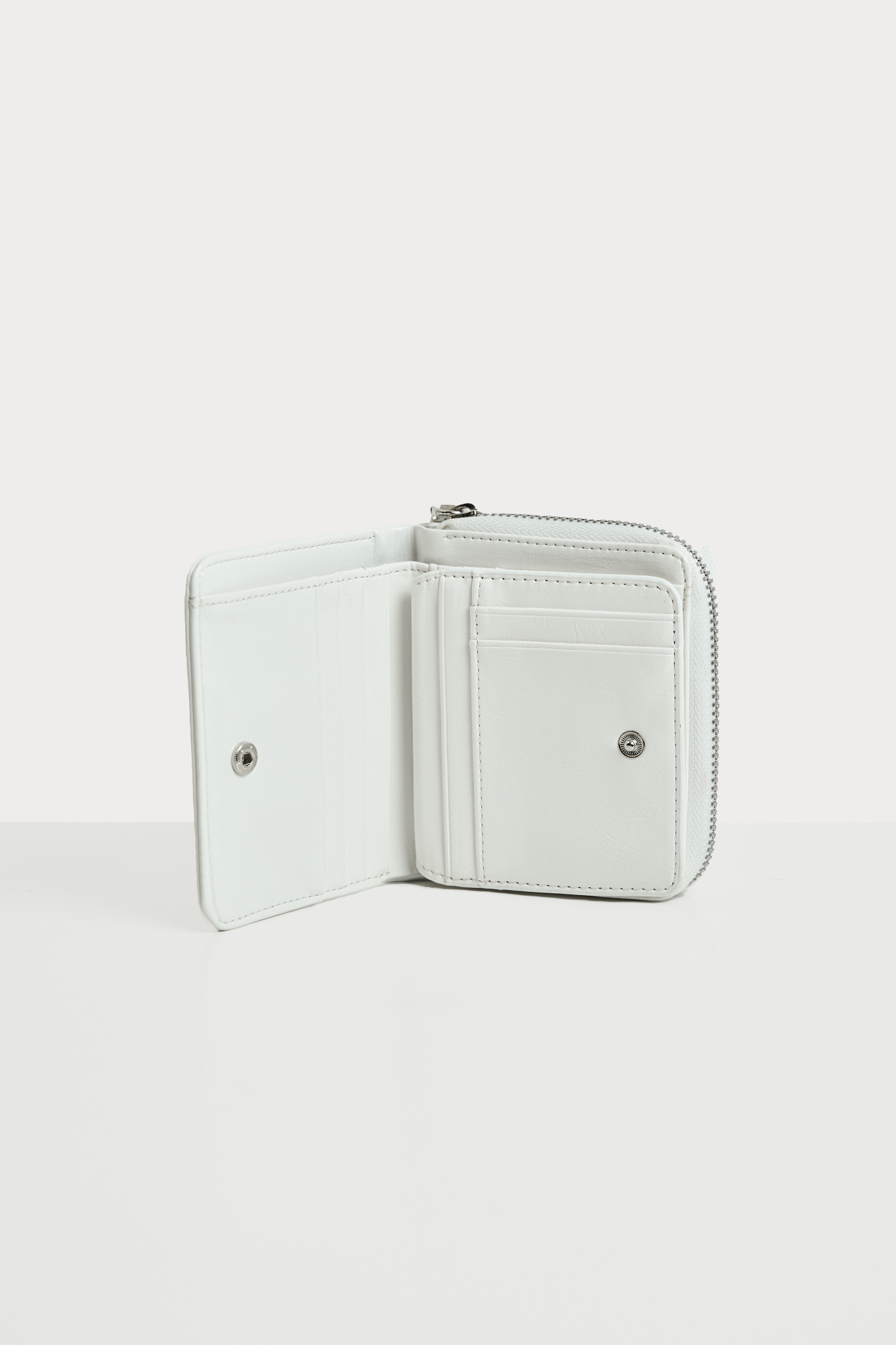 Ví Zarina Mini Wallet In White