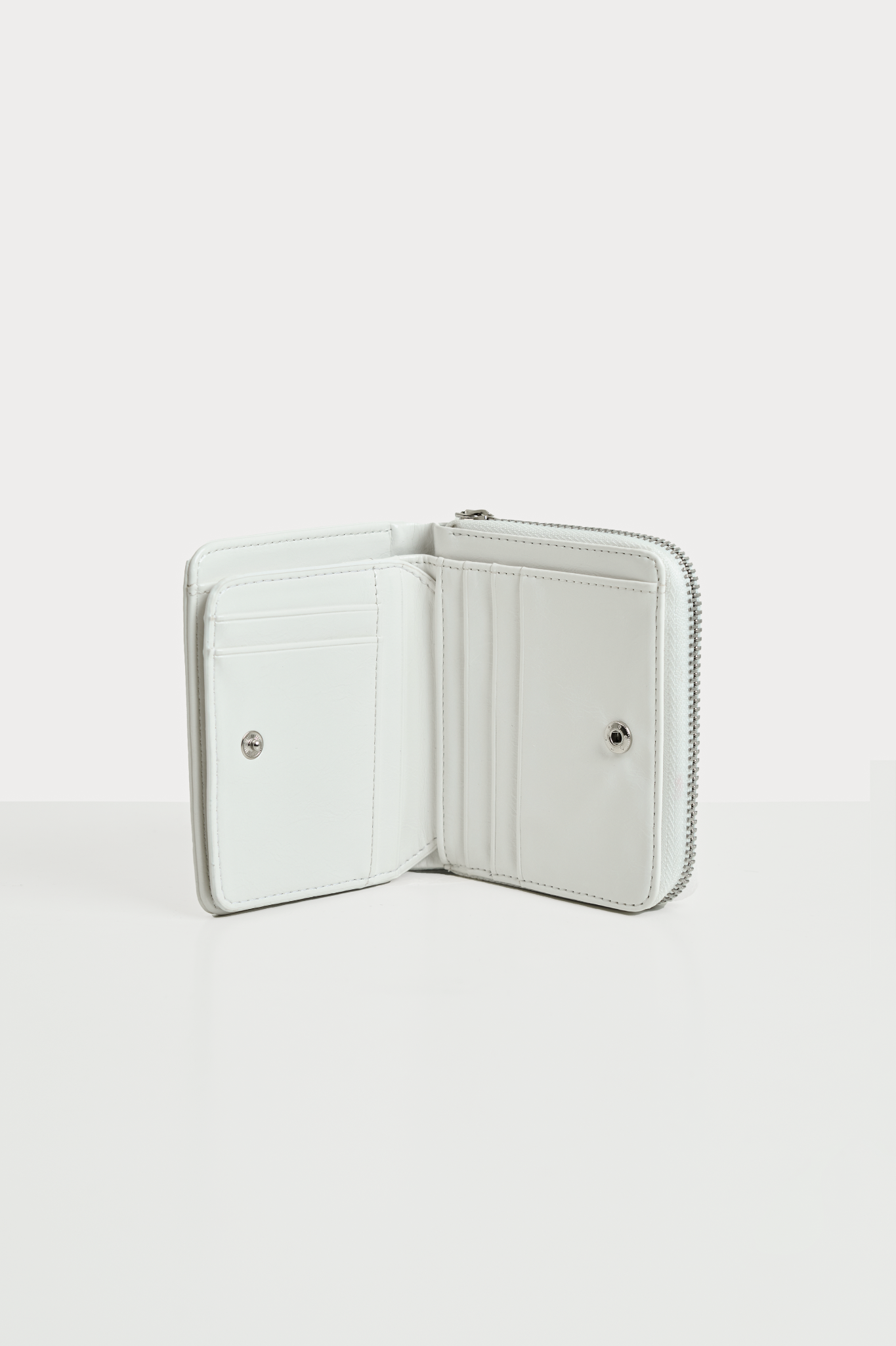 Ví Zarina Mini Wallet In White
