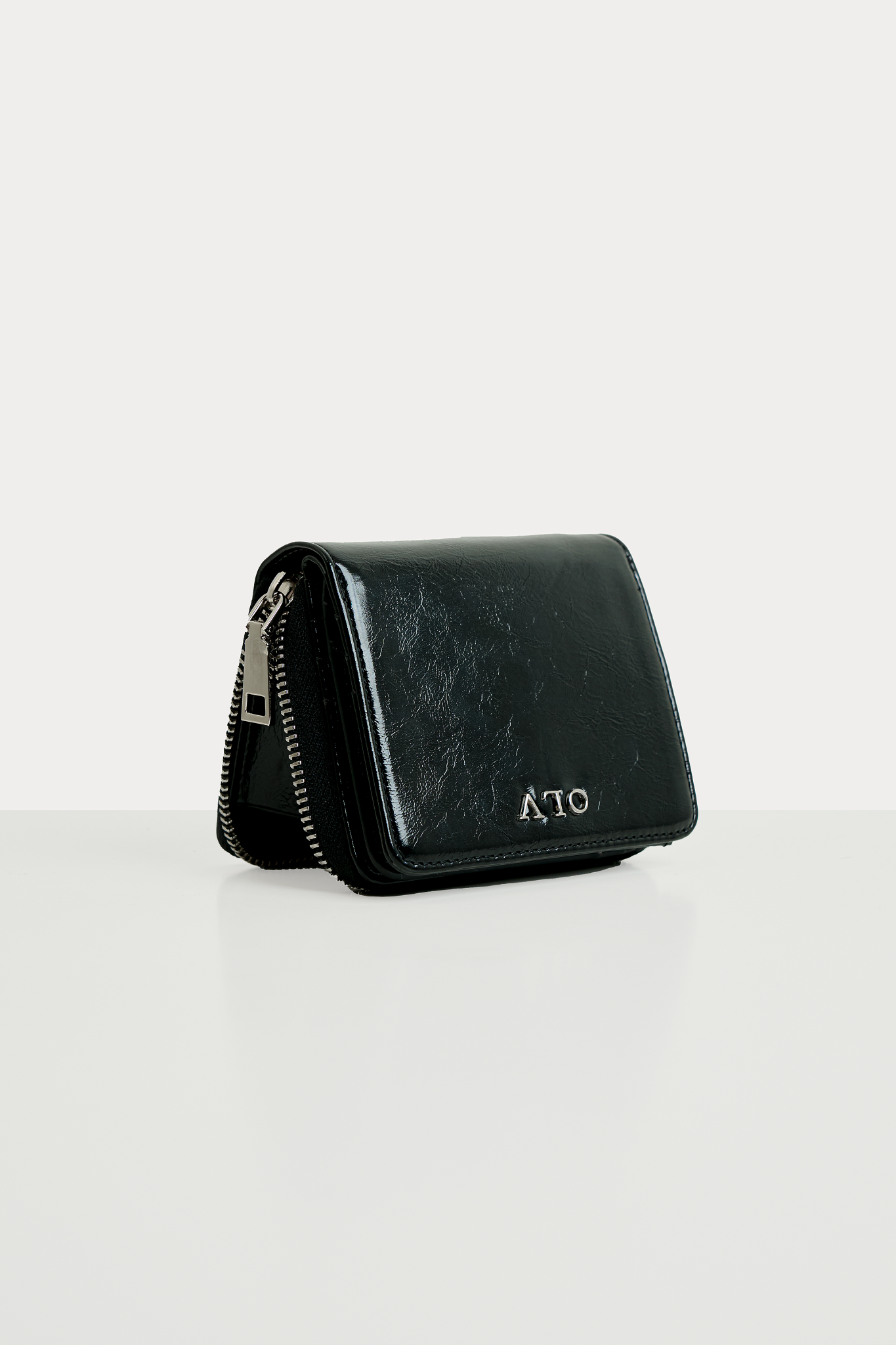 Ví Zarina Mini Wallet in Black
