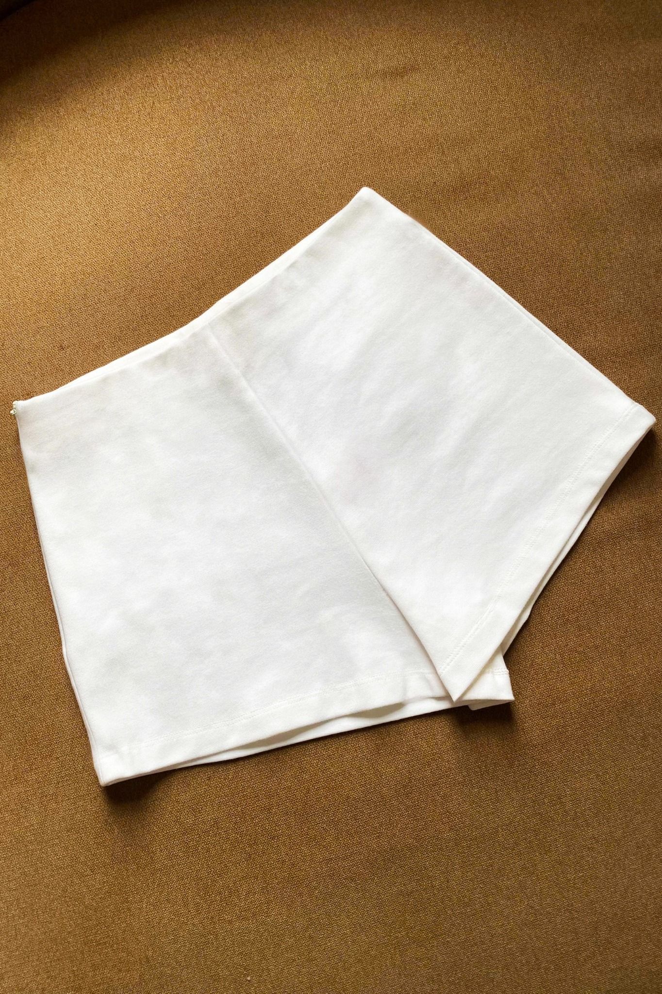 Quần Eldora Shorts in White