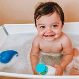 Dầu tắm gội hữu cơ trẻ em không gây cay mắt Live Clean Soothing Oatmeal Relief