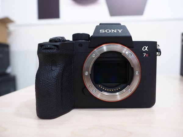 Máy ảnh Sony A7R4 lướt (98%)