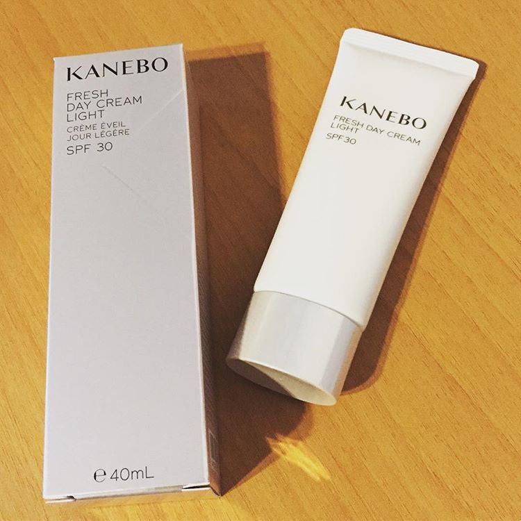 Kem ngày chống lão hóa, làm sáng da Kanebo Fresh Day Cream Light SPF30
