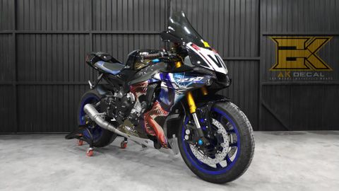Tem xe Yamaha R1