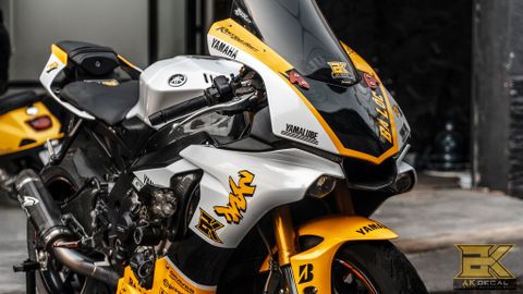 Tem xe Yamaha R1