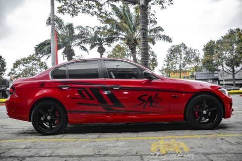 BMW 320i Tem Rời Màu Đỏ