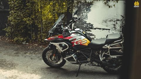BMW GS R1250 tem trùm tông trắng cam cực kỳ nổi bật