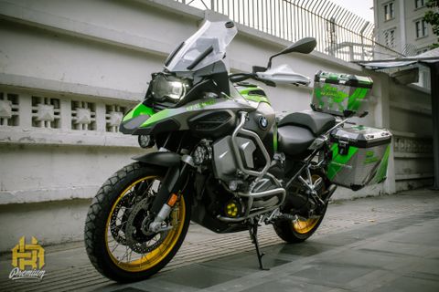 BMW GS R1250 lên tem màu xanh lá kết hợp xám cực kỳ nổi bật