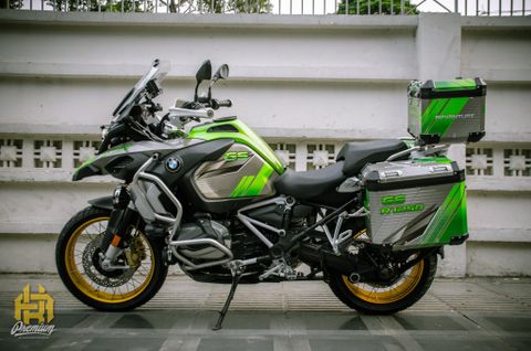 BMW GS R1250 lên tem màu xanh lá kết hợp xám cực kỳ nổi bật