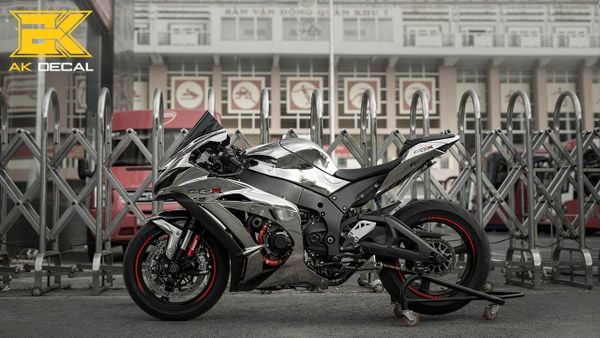 tem Kawasaki ZX10R