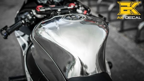 tem Kawasaki ZX10R