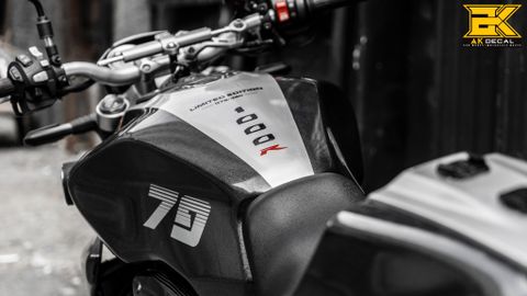 Honda CB1000r đổi màu đen