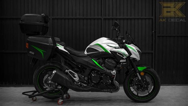 Kawasaki Z800 lên tem trùm