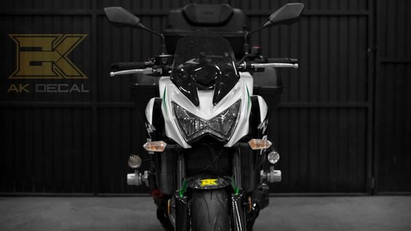 Kawasaki Z800 lên tem trùm