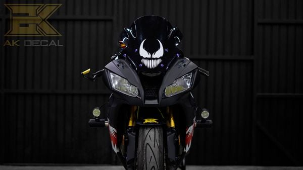 tem xe Kawasaki ZX10R màu đỏ