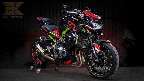 Kawasaki Z800 đỏ
