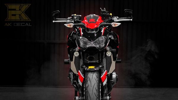 Kawasaki Z800 đỏ