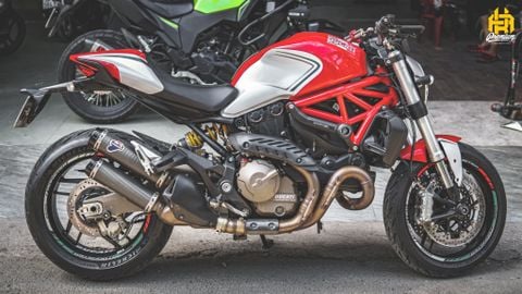 Ducati Monster 821 Đổi Màu Trắng ngọc trai