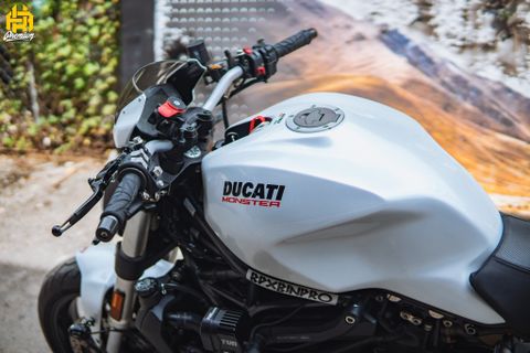 Ducati Monster 821 Đổi Màu Trắng ngọc trai bóng bẩy