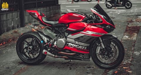 Ducati Panigale 899 tông màu đỏ kết hợp tem độ từ AK Premium cực thể thao