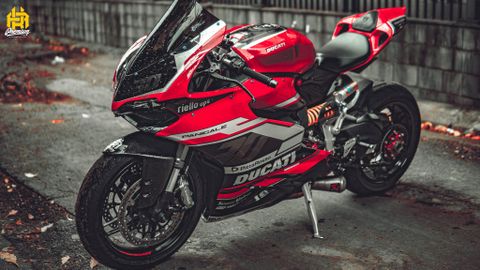 Ducati Panigale 899 tông màu đỏ kết hợp tem độ từ AK Premium cực thể thao