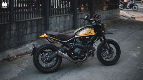 Ducati Scrambler tem trùm hoạt hình màu vàng độc đáo