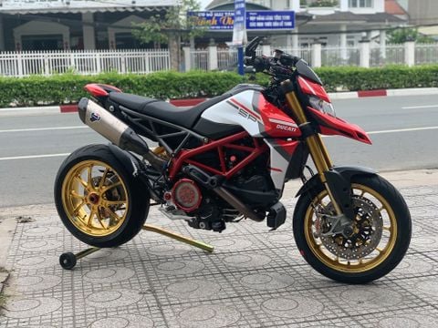 Ducati Hypermotard 939 tem độ trắng đỏ