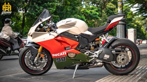 Ducati Panigale đổi màu phong cách Tri-Color đơn giản mà cuốn hút