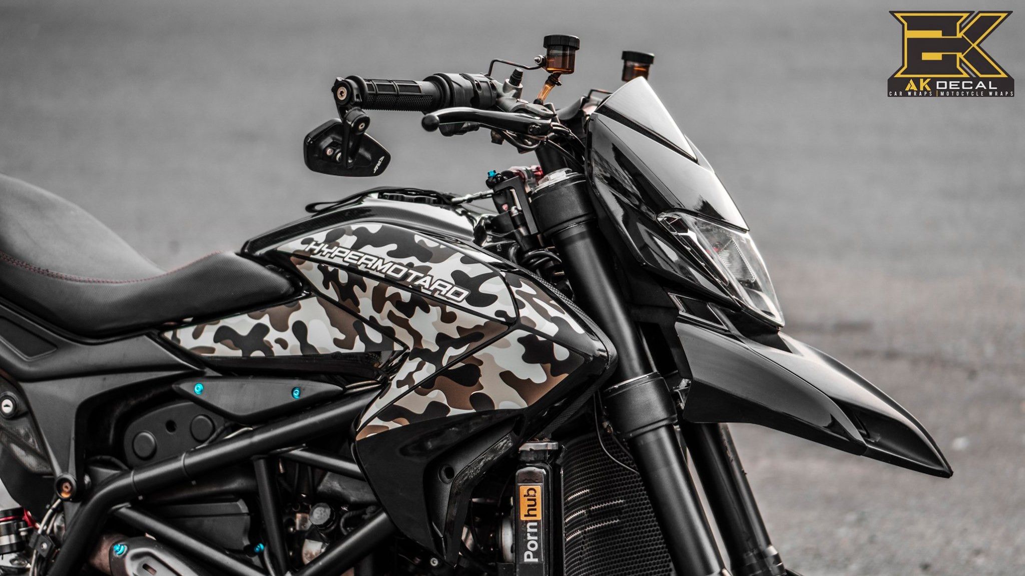  Tem xe Ducati Hypermotard 939 - 002 