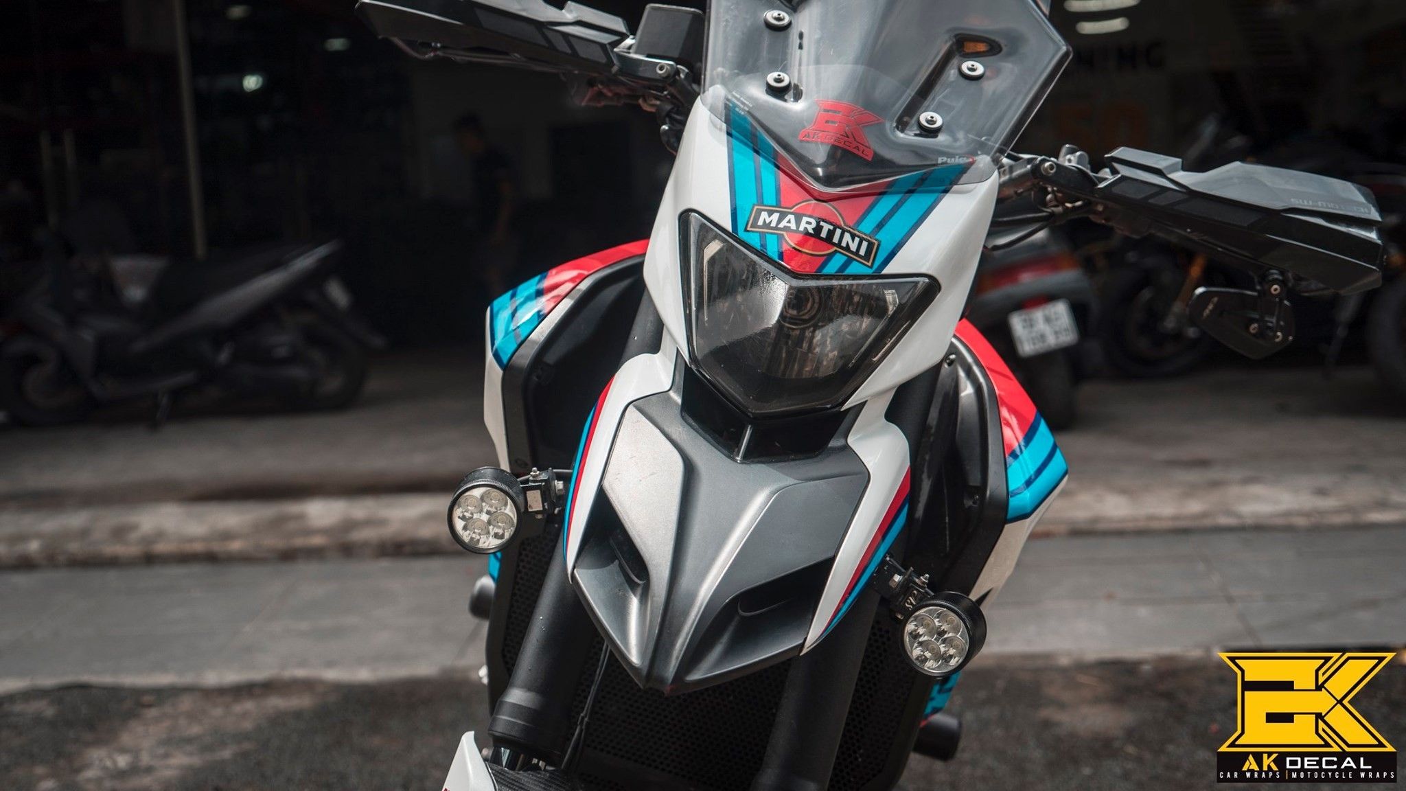  Tem xe Ducati Hypermotard 939 - 003 