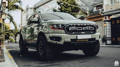 Bán tải Ford Raptor màu Khaki Green