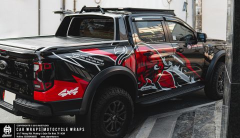 Ford Raptor cực ngầu trong bộ tem bò tót được thiết kế tại AK Premium