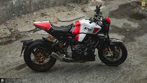 Honda CB 1000R đổi màu decal trắng đỏ mạnh mẽ cuốn hút