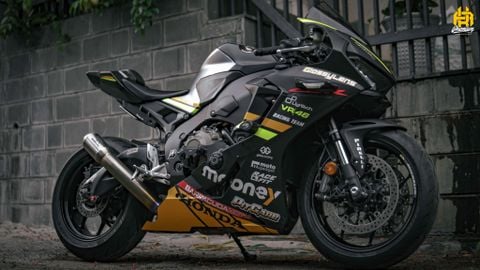 Honda CBR 1000RR SP1 lên tem độ phong cách VR-46 cực ngầu tại AK Premium
