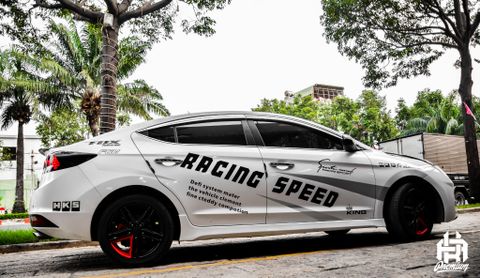 Hyundai Elantra dán decal thể thao tại vũng tàu