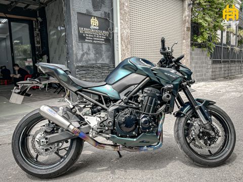 Kawasaki Z900 đổi màu xanh nhũ ánh kim độc lạ tại Tp. HCM
