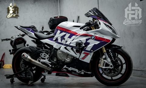 BMW S1000RR mẫu tem trắng ngọc trai