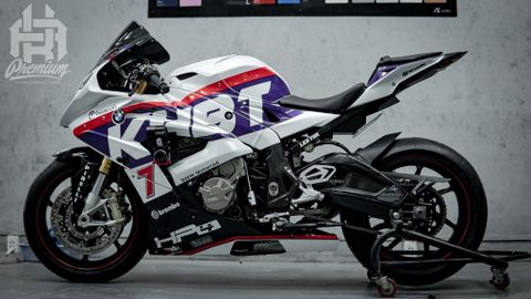 BMW S1000RR mẫu tem trắng ngọc trai