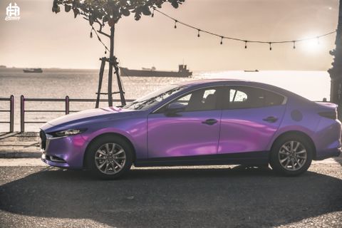 Mazda-3-Dan-Decal-Doi-Mau-Tim-Quyen-Ru