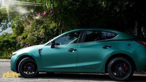 Mazda 3 dán đổi màu xanh ngọc bích