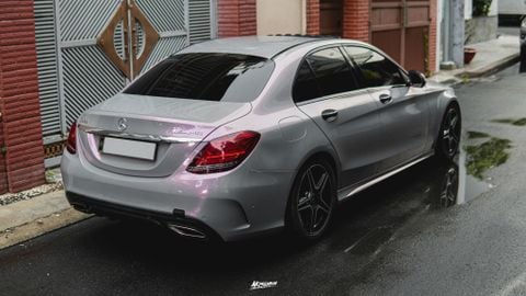 Mercedes-C300-doi-mau-xam-anh-tim-cuc-ky-sang-trong