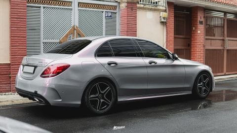Mercedes-C300-doi-mau-xam-anh-tim-cuc-ky-sang-trong