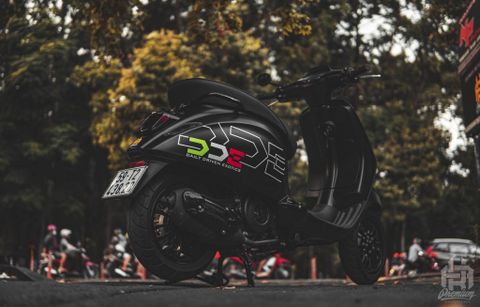Vespa Sprint đổi màu Đen mờ cao cấp kết hợp với bộ tem DDE cực chất tại AK Premium