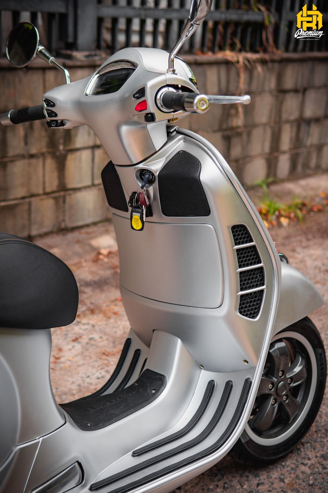  Tem xe Piaggio Vespa GTS - 004 