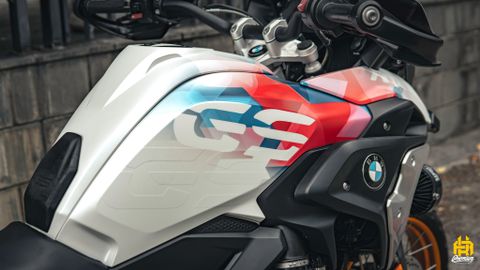 BMW R1250 GS dán tem trùm cao cấp trắng ngọc trai đẹp