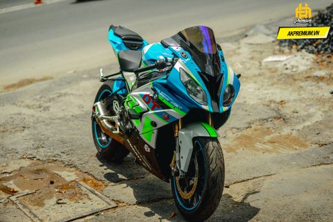 BMW S1000RR Trong bộ tem xanh ngọc bích