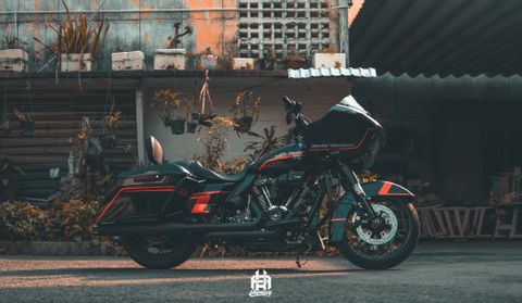 Harley Davidson Road Glide Dán tem rời viền đỏ cực đẹp tại AK Premium