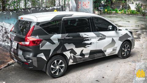 Tem xe SUV Suzuki Ertiga phối tem rời thể thao độc đáo