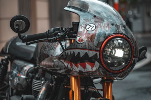 Tem xe Triumph Thruxton 1200 cá mập cực chất